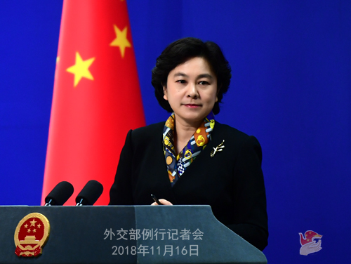 【서울=뉴시스】내년초 2차 북미정상 회담 개최를 확인한 마이크 펜스 미국 부통령의 발언에 대해 중국 외교부는 “북미 접촉을 일관되게 지지한다”고 밝혔다.16일 중국 외교부에서 화춘잉 대변인이 정례브리핑에서 질문을 듣고 있다. <사진출처: 중 외교부> 2018.11.16 