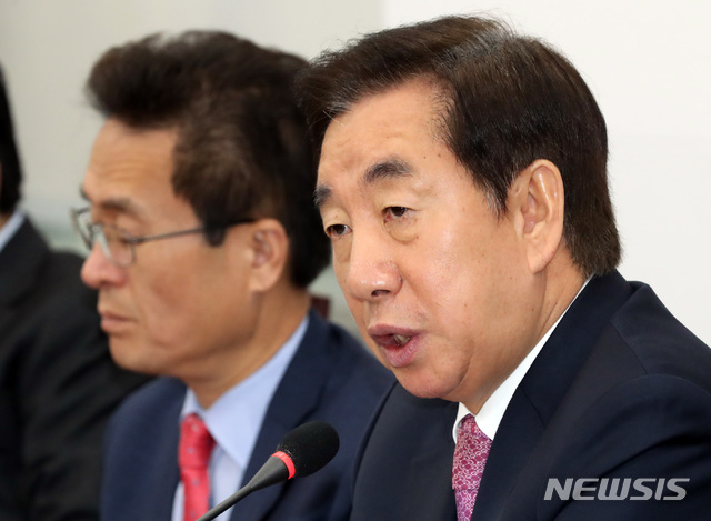 【서울=뉴시스】박영태 기자 = 16일 오전 서울 영등포구 여의도 국회에서 열린 자유한국당 원내대책회의에서 김성태 원내대표가 발언하고 있다. 2018.11.16. since1999@newsis.com