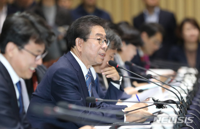 【서울=뉴시스】전진환 기자 = 더불어민주당 - 서울특별시 예산·정책협의회가 열린 16일 오전 서울시청 대회의실에서 박원순 서울시장이 인사말을 하고 있다. 2018.11.16. amin2@newsis.com