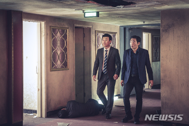 김민재(왼쪽), 박지환