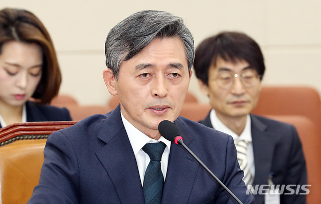 【서울=뉴시스】이종철 기자&nbsp; = 19일 서울 여의도 국회에서 열린 과학기술정보방송통신위원회 양승동 KBS사장후보자 인사청문회에서 양 후보자가 의원들의 질의에 답변하고 있다. 2018.11.19.jc4321@newsis.com