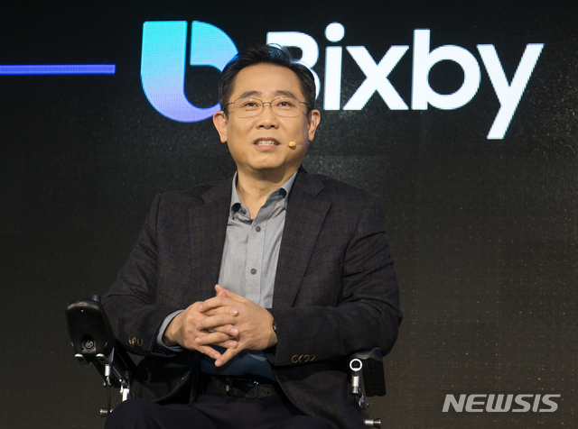【서울=뉴시스】삼성전자 무선사업부 정의석 부사장이 20일 서울 강남구 코엑스 인터콘티넨탈 호텔에서 열린 '삼성 빅스비 개발자 데이'에서 기조연설을 진행하고 있다. 2018.11.20 (사진 = 삼성전자 제공) photo@newsis.com 