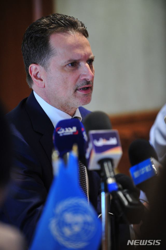【사해(요르단)=뉴시스】 채정병 기자 = 피에르 크레엔뷜 유엔 팔레스타인 난민기구(UNRWA) 집행위원장이 지난해 11월19일(현지시간) 요르단에서 기자회견을 하고 있다. 2019.07.30