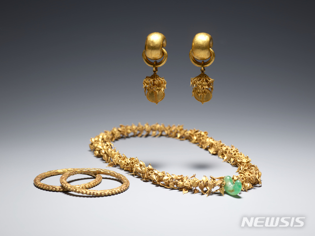  보물 제454, 455, 456호. 경주 노서동 215번지 출토