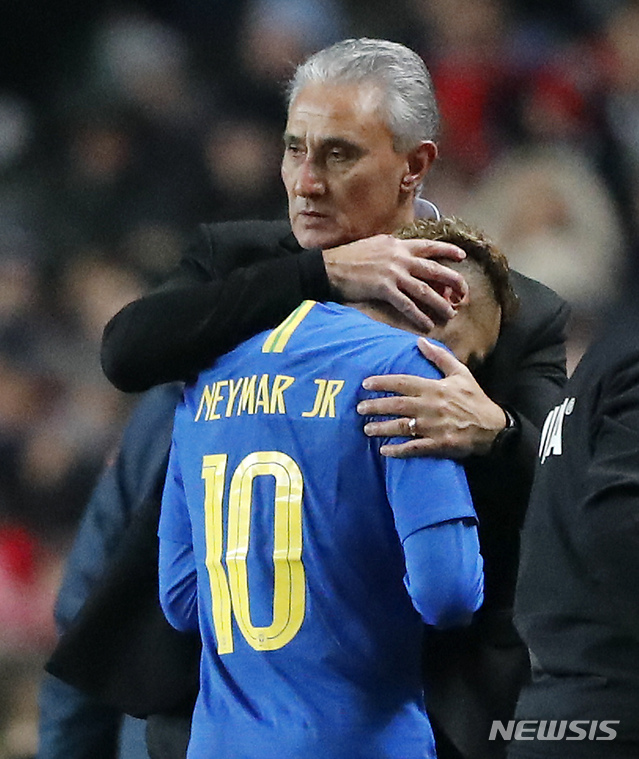 【버밍엄=AP/뉴시스】네이마르(왼쪽).