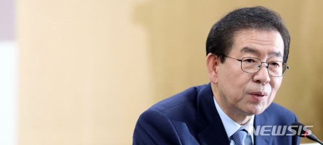 【서울=뉴시스】박주성 기자 = 박원순 서울시장이 21일 오전 서울 중구 서울시청에서 열린 '서울시 혁신성장위원회 위촉식 및 1차회의'에 참석해 인사말을 하고 있다. 2018.11.21.&nbsp; park7691@newsis.com