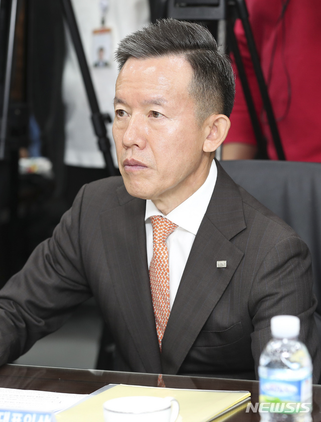 최현만 미래에셋 수석부회장 "김성락·김연추 100억 연봉 보장은 오해"