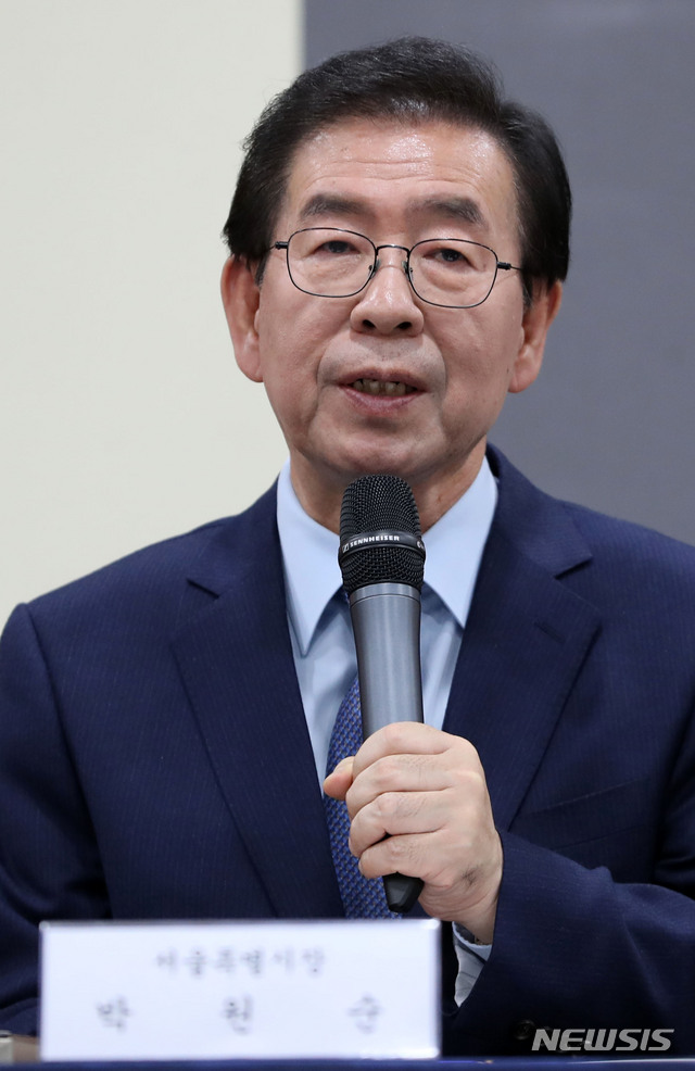 【서울=뉴시스】박주성 기자 = 21일 오전 서울 중구 서울시청에서 열린 반려동물등록 활성화를 위한 업무협약식에서 박원순 서울시장이 인사말을 하고 있다. 2018.11.21.&nbsp; park7691@newsis.com