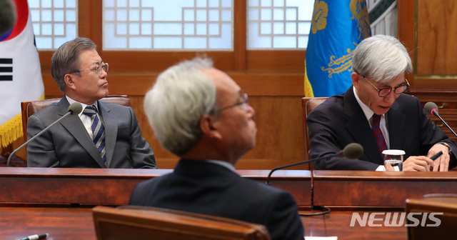 경제사회노동위원회 출범…첫 회의 文 대통령 참석