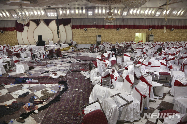 11월20일 아프간 수도 카불에서 종교학자 55명을 폭사시킨 자살폭탄 공격 현장의 하루 뒤 모습&nbsp; AP