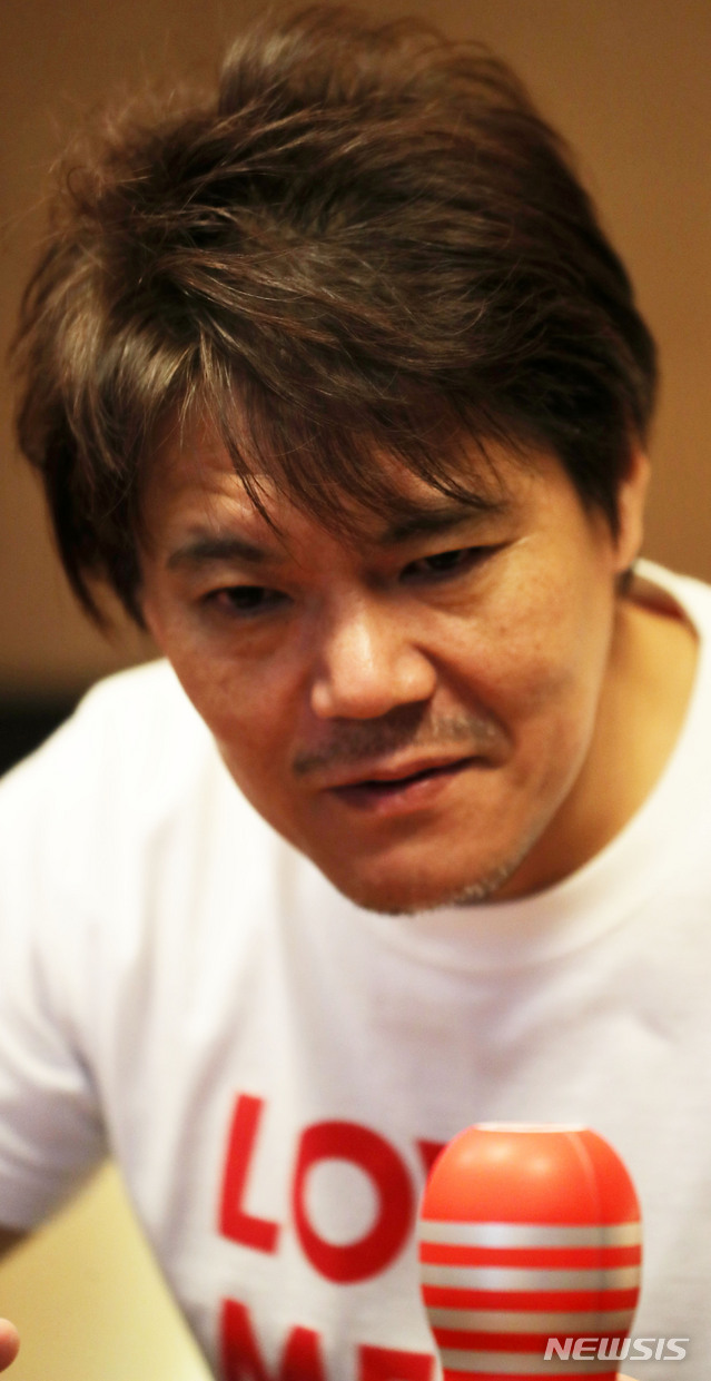 【서울=뉴시스】박주성 기자 = 마츠모토 코이치 '텐가' 대표가 21일 오후 서울 중구 코트야드 메리어트 서울 남대문에서 뉴시스와 인터뷰를 하고 있다. 2018.11.21. park7691@newsis.com