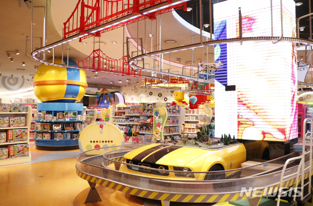 【대구=뉴시스】김덕용 기자 = 이마트 완구 매장 토이킹덤 매장 2018. 11. 22.(사진=대구 신세계백화점 제공) photo@newsis.com