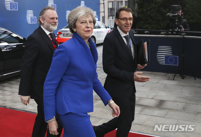 브렉시트 합의 서명…EU 지도자들 "오늘은 슬픈 날"&nbsp; 