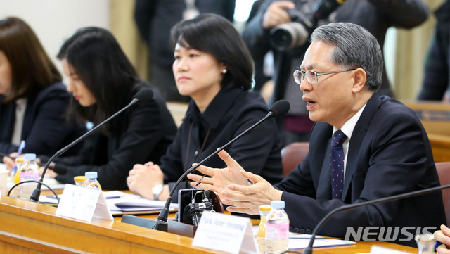 【서울=뉴시스】박주성 기자 = 강정식 외교부 다자외교조정관이 지난해 11월26일 오전 서울 도렴동 외교부 청사에서 열린 '제7회 한·IAEA 고위급 정책협의회'에서 모두발언을 하고 있다. 2018.11.26. park7691@newsis.com