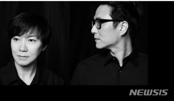【서울=뉴시스】 문경원(49)과 전준호(49)는 “현대 예술의 참된 의미는 무엇인가?”라는 질문을 통해 동시대 예술 실천의 방향에 대해 반성하는 프로젝트인 “미지로부터의 소식”(News from Nowhere)를 통해 예술의 사회적 역할과 기능에 대해 성찰해온 작가 듀오다. 