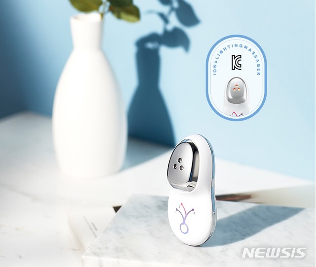 【서울=뉴시스】미샤 갈바닉 이온 LED 마사지기. 2018.11.27.(사진= 에이블씨엔씨 제공) photo@newsis.com