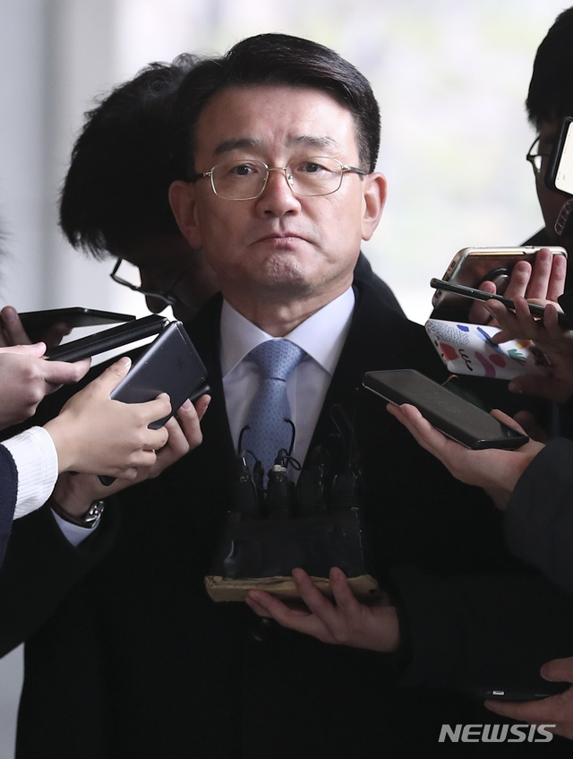 【서울=뉴시스】최진석 기자 = 이재수 전 국군기무사령부(기무사) 사령관이 지난달 27일 오전 서울 서초구 서울중앙지검에 피의자 신분으로 출석하고 있다. 2018.11.27.myjs@newsis.com