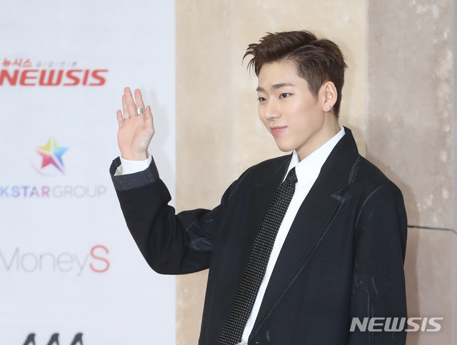 【인천=뉴시스】조수정 기자 = 가수 지코가 2018 아시아 아티스트 어워즈(2018 AAA)가 열린 28일 인천 중구 파라다이스시티에서 포즈를 취하고 있다. 2018.11.28. chocrystal@newsis.com