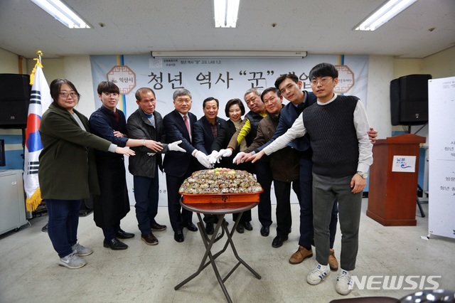 【익산=뉴시스】강명수 기자 =전북 익산시가 청년층의 창업 지원을 위한 '청년 역사 꾼' 공동개업식을 남부시장에서 29일 진행하고 있다. 2018.11.29. (사진 = 익산시 제공) photo@newsis.com