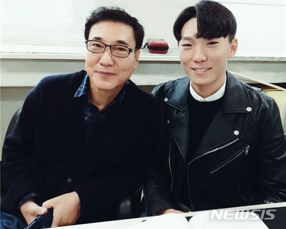 【옥천=뉴시스】충북도립대 생체신호분석연구실 조동욱(왼쪽) 교수와 최관해 연구원.(사진=충북도립대 제공) photo@newsis.com