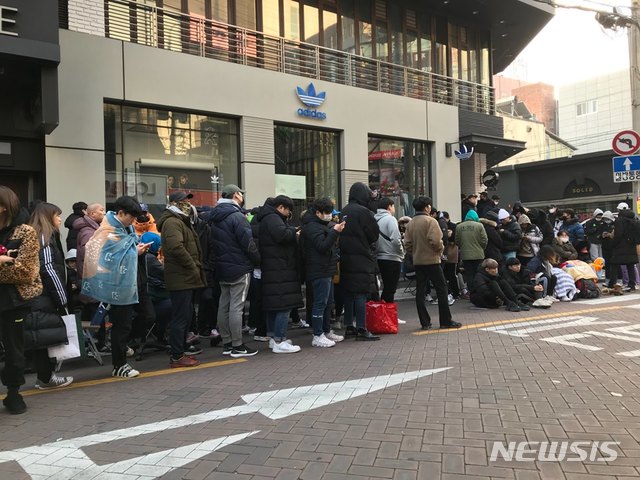 줄 선 사람들