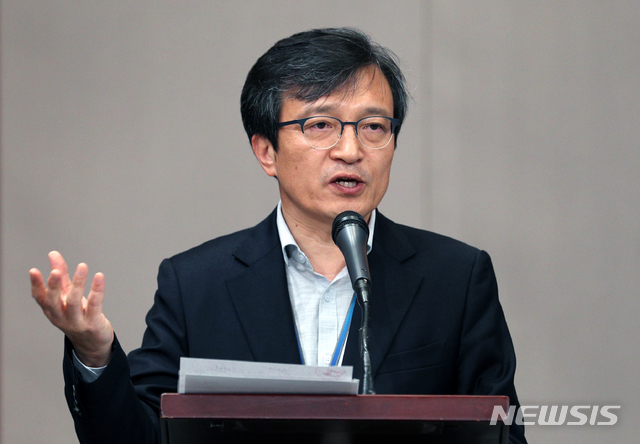 【서울=뉴시스】박진희 기자 = 김의겸 청와대 대변인이 30일 오전 춘추관 브리핑룸에서 브리핑을 하고 있다.김 대변인은 브리핑을 통해 김정은 북한 국무위원장의 연내 답방과 관련해 여러가 지 시나리오를 마련해 놓고 준비 중이며, 모든 가능성을 열고 논의 중이라고 밝혔다.&nbsp; 2018.11.30.&nbsp; pak7130@newsis.com