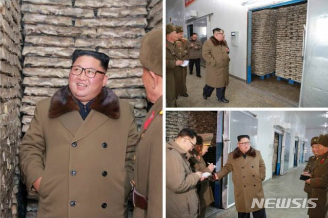 【서울=뉴시스】북한 노동당위원장인 김정은 국무위원장이 동해지구 수산사업소들을 현장 시찰에 나섯다고 1일자 노동신문이 사진과 함께 보도했다. 이날 시찰은 황병서 중앙위원회 제1부부장, 조용원 중앙위원회 부부장, 국무위원회 김창선, 마원춘, 인민무력성 제1부상인 서홍찬 육군대장 등이 동행했다. 2018.12.01. (출처=노동신문)&nbsp; photo@newsis.com