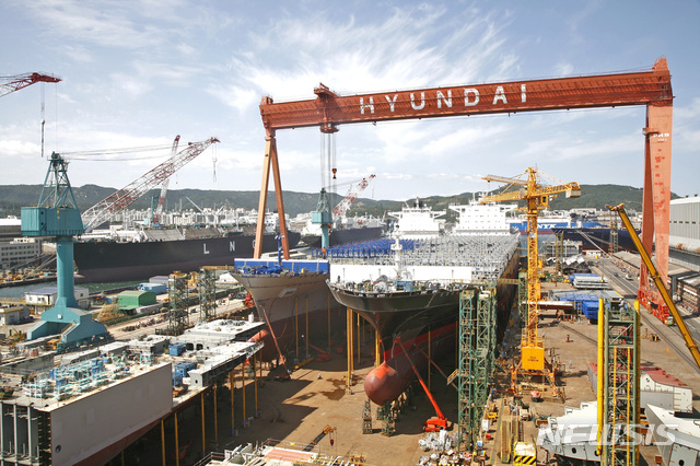 【울산=뉴시스】작업 물량이 서서히 늘어나고 있는 현대중공업 울산 본사 내 조선3도크. 2018.12.07. (사진=현대중공업 제공)&nbsp; photo@newsis.com 