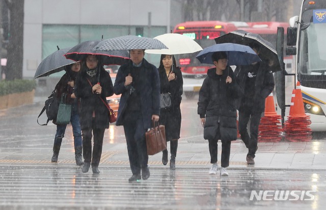 비 내리는 12월 첫 날…남부서 시작 전국 확대