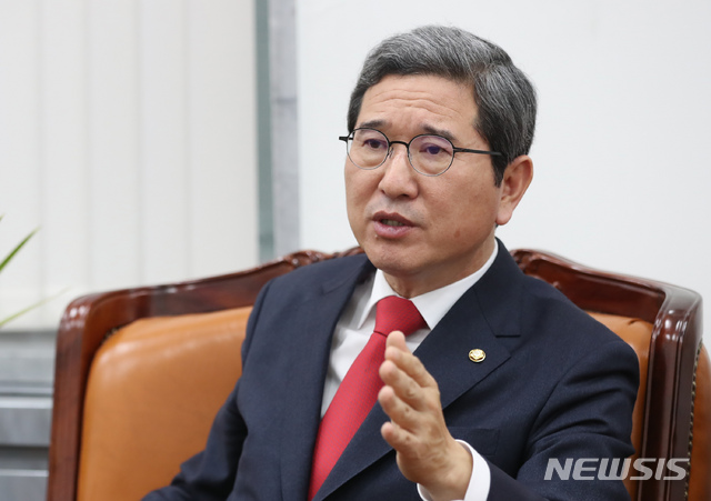 【서울=뉴시스】고승민 기자 = 국회 환경노동위원장 김학용 자유한국당 의원. 2018.12.04.kkssmm99@newsis.com