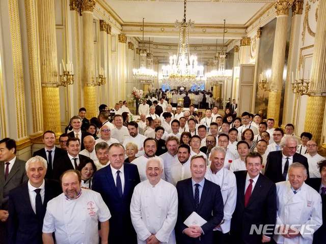 '라 리스트 2019' 공식 만찬 기념 사진