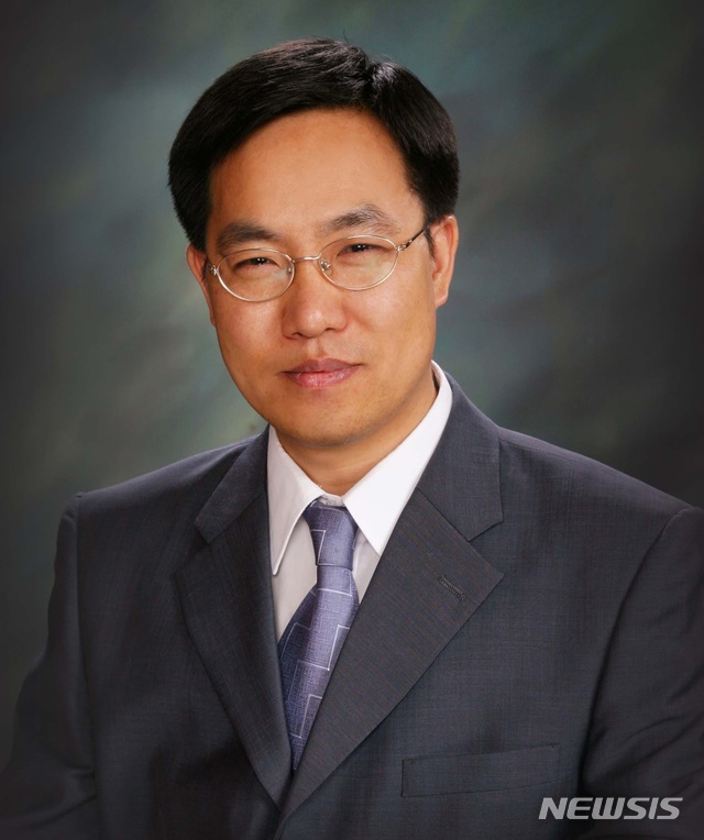 【전주=뉴시스】윤난슬 기자 = 전주대 상담심리학과 김인규 교수가 '제10대 한국상담학회장'으로 취임한다. 2018.12.04.(사진=전주대 제공) photo@newsis.com