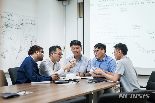 국내 연구진, 암흑물질 논란 '검증 신호탄' 쐈다