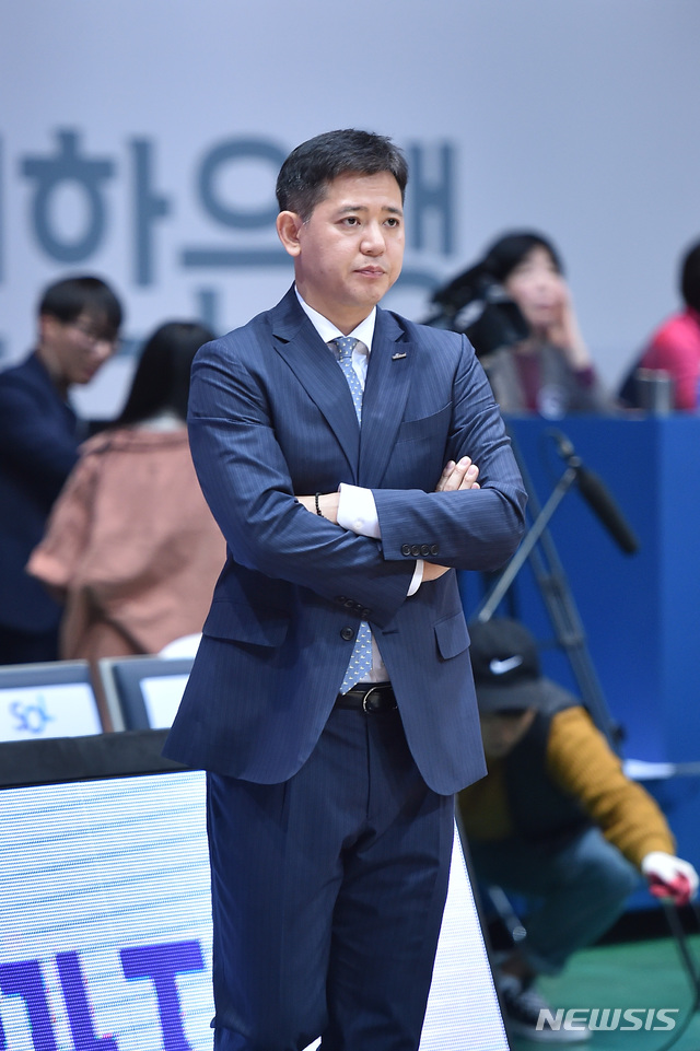 신기성 감독, 신한은행