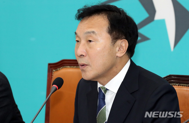 【서울=뉴시스】박영태 기자 = 5일 오전 서울 영등포구 여의도 국회에서 열린 바른미래당 최고위원회의에서 손학규 대표가 발언하고 있다. 2018.12.05.since1999@newsis.com