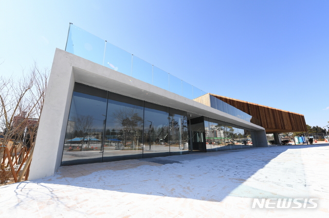 【영주=뉴시스】김진호 기자 = '공공건축상'을 수상한 영주시 노인복지관. 2018.12.06 (사진=영주시 제공)photo@newsis.com 