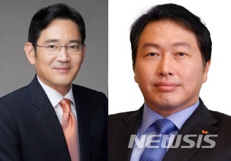 【서울=뉴시스】이재용 삼성전자 부회장(왼쪽), 최태원 SK그룹 회장. 2018.12.06. (사진=각사 제공) keg@newsis.com 