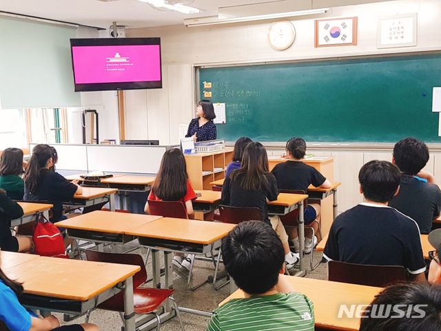 【서울=뉴시스】박대로 기자 =청소년 학과체험(사회복지학과 멘토링). 2018.12.07. (사진=영등포구 제공)