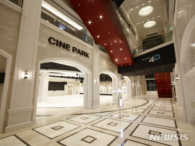 롯데시네마 월드타워 7층 홀