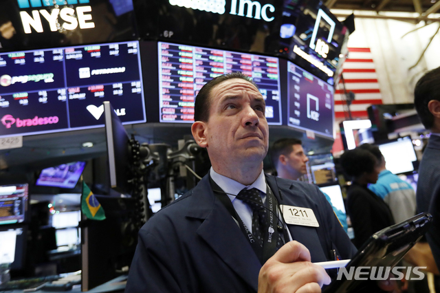 뉴욕증시, 경제지표 부진에 3대 지수 하락 마감