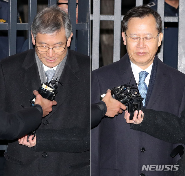 【의왕=뉴시스】박주성 기자 = 법원이 양승태 전 대법원장 시절 '사법농단' 의혹의 핵심 피의자인 박병대(오른쪽 61·사법연수원 12기) 전 대법관과 고영한(63·11기) 전 대법관의 구속 영장을 기각해 7일 오전&nbsp; 경기도 의왕 서울구치소를 나서고 있다. 2018.12.07. park7691@newsis.com