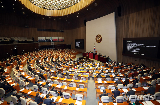 【서울=뉴시스】박영태 기자 = 7일 오후 서울 영등포구 여의도 국회에서 제364회 국회(정기회) 제15차 본회의가 야 3당(바른미래당, 민주평화당, 정의당)이 불참한 가운데 열리고 있다. 2018.12.07. since1999@newsis.com