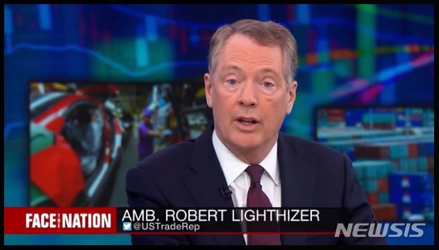 【서울=뉴시스】 로버트 라이트하이저 무역대표부(USTR) 대표는 9일(현지시간) CBS '페이스 더 네이션' 인터뷰에서 중국 통신장비업체 화웨이 최고재무책임자(CFO)인 멍완저우(孟晩舟) 부회장의 체포와 관련해 미중 무역 협상과 별개의 문제라며 선을 그었다. (사진=CBS 홈페이지 캡처) 2018.12.10.