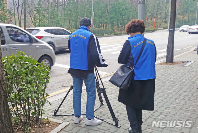 【서울=뉴시스】서울 도봉구는 내년 2월부터 시행되는 미세먼지 저감 및 관리에 관한 특별법을 앞두고 '미세먼지 저감 종합대책'을 수립하고 시행에 돌입한다고 10일 밝혔다. 2018.12.10. (사진=도봉구 제공)