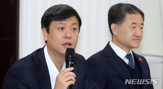 【서울=뉴시스】추상철 기자 = 4차산업혁명위원회 제9차 회의가 열린 10일 오전 서울 종로구 KT빌딩에서 장병규 위원장이 발언을 하고 있다. 2018.12.10. scchoo@newsis.com