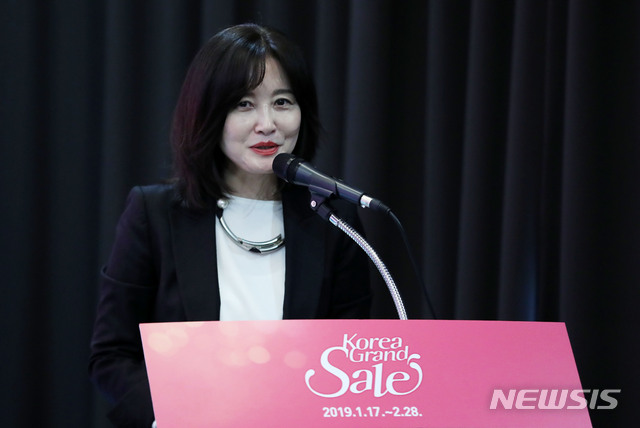 【서울=뉴시스】홍효식 기자 = 10일 오전 서울 중구 코트야드 메리어트 서울 남대문에서 열린 '2019 코리아그랜드세일' 기자간담회에서 한경아 한국방문위원회 사무국장이 인사말을 하고 있다. 2018.12.10. yesphoto@newsis.com