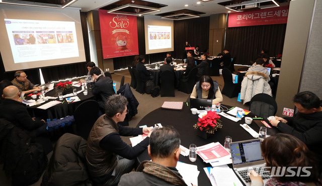 【서울=뉴시스】홍효식 기자 = 10일 오전 서울 중구 코트야드 메리어트 서울 남대문에서 한국방문위원회가 주최한 '2019 코리아그랜드세일' 기자간담회가 진행되고 있다. 2018.12.10. yesphoto@newsis.com