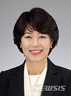 【광주=뉴시스】구용희 기자 = 제55대 광주지방변호사회 회장에 당선된 임선숙 변호사. 임 변호사는 전국 최초 여성지방변호사회장에 이름을 올렸다. 2018.12.11. (사진 = 광주지방변호사회 제공)persevere9@newsis.com