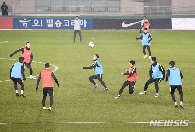 【울산=뉴시스】배병수 기자 = 대한민국 축가대표팀은 11일 오후 울산시 중구 울산종합운동장에서 아시안컵 국내 최종훈련을 실시하고 있다. 2018.12.11. bbs@newsis.com