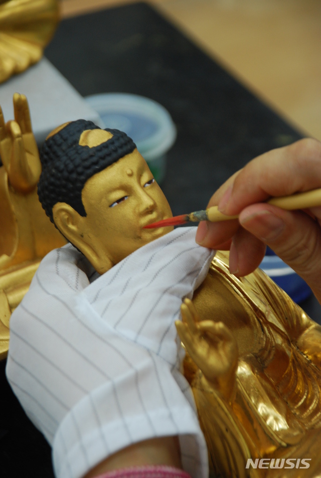 【서울=뉴시스】2018년 문화재수리기능인 양성과정 도금 교육현장